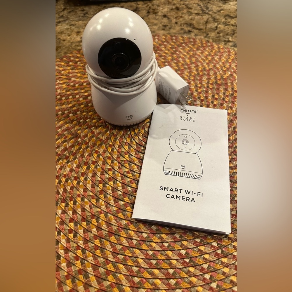 Scope indoor 1080p HD Smart Auto-Tracking Security Camera, White